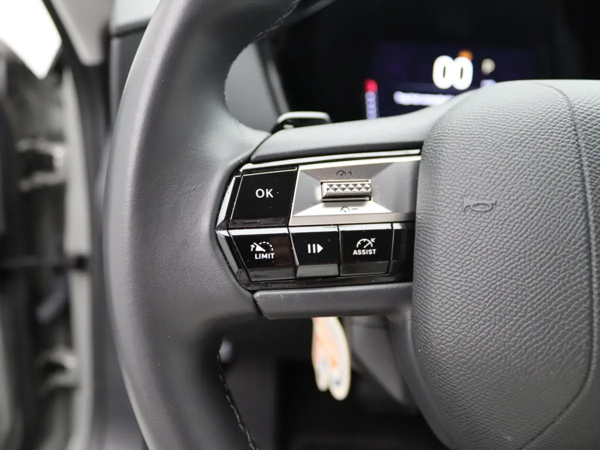 1.2 PureTech Bastille Automaat | Achterbank in delen neerklapbaar | Achteruitrijcamera | Apple Carplay/Android Auto|telefoonintegratie premium