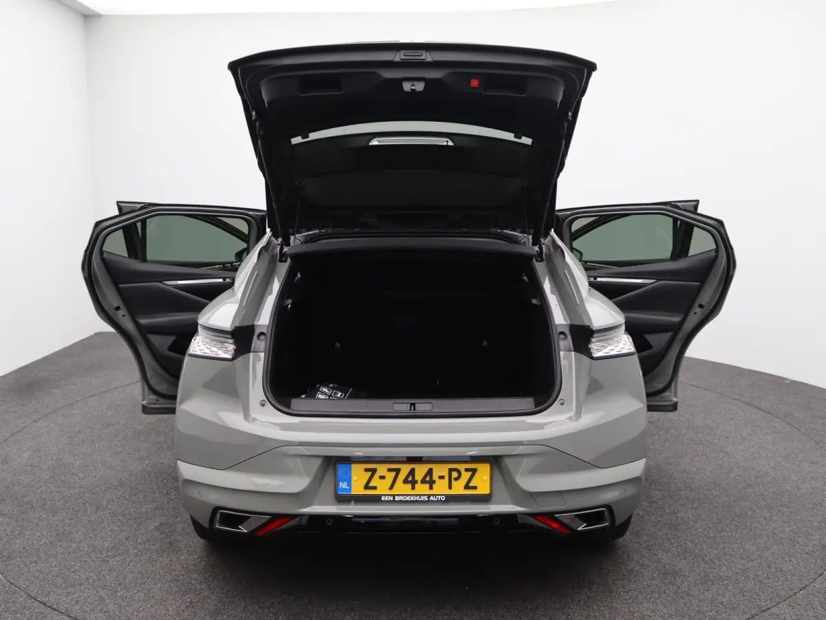 1.2 PureTech Bastille Automaat | Achterbank in delen neerklapbaar | Achteruitrijcamera | Apple Carplay/Android Auto|telefoonintegratie premium