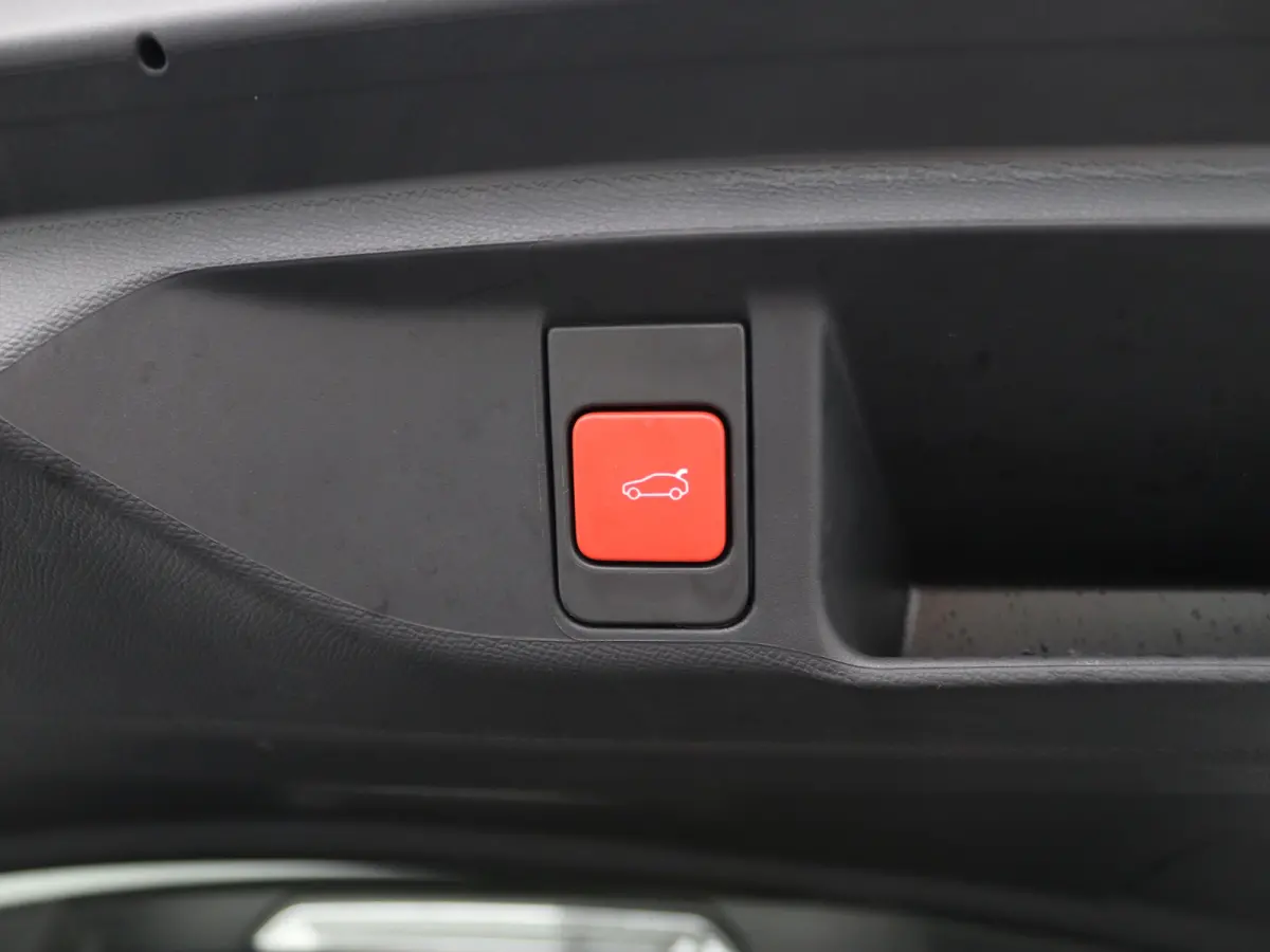 1.2 PureTech Bastille Automaat | Achterbank in delen neerklapbaar | Achteruitrijcamera | Apple Carplay/Android Auto|telefoonintegratie premium