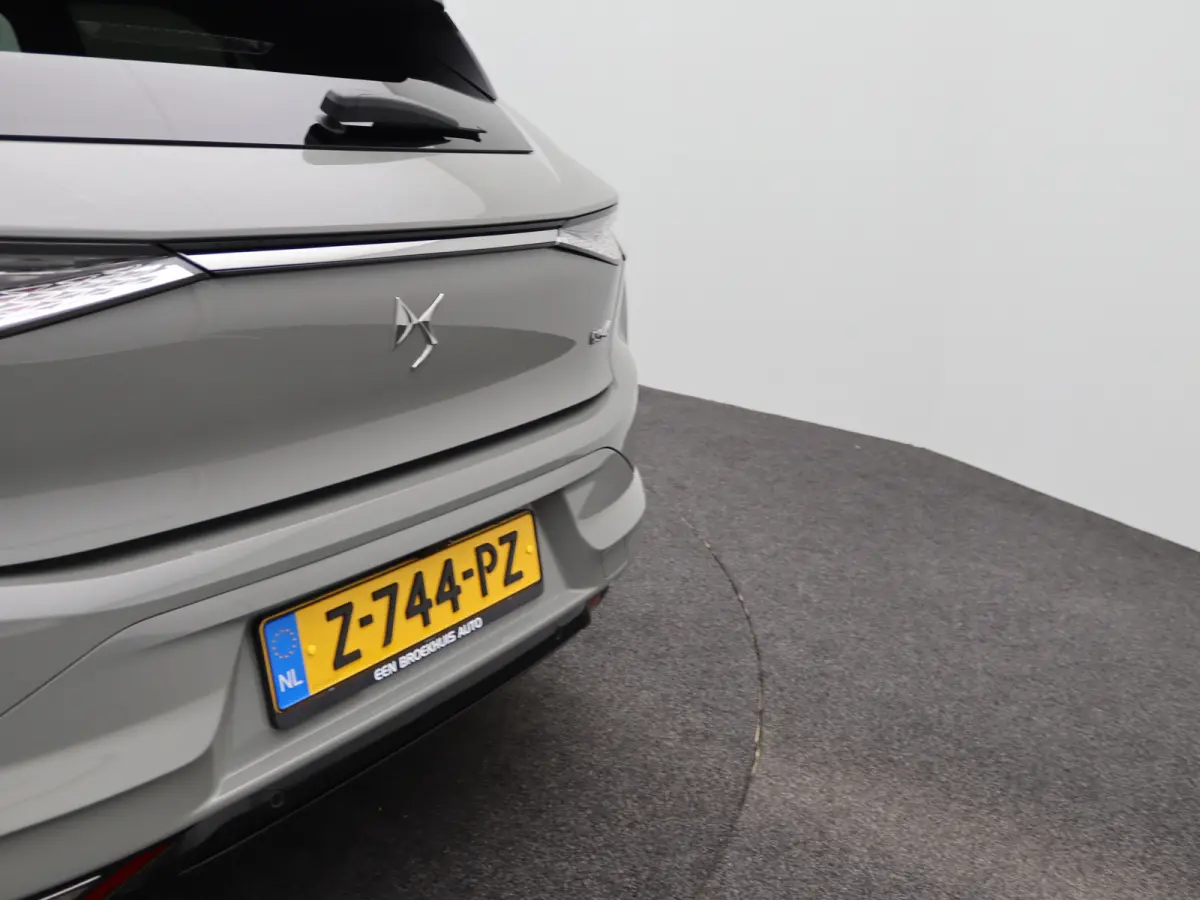 1.2 PureTech Bastille Automaat | Achterbank in delen neerklapbaar | Achteruitrijcamera | Apple Carplay/Android Auto|telefoonintegratie premium