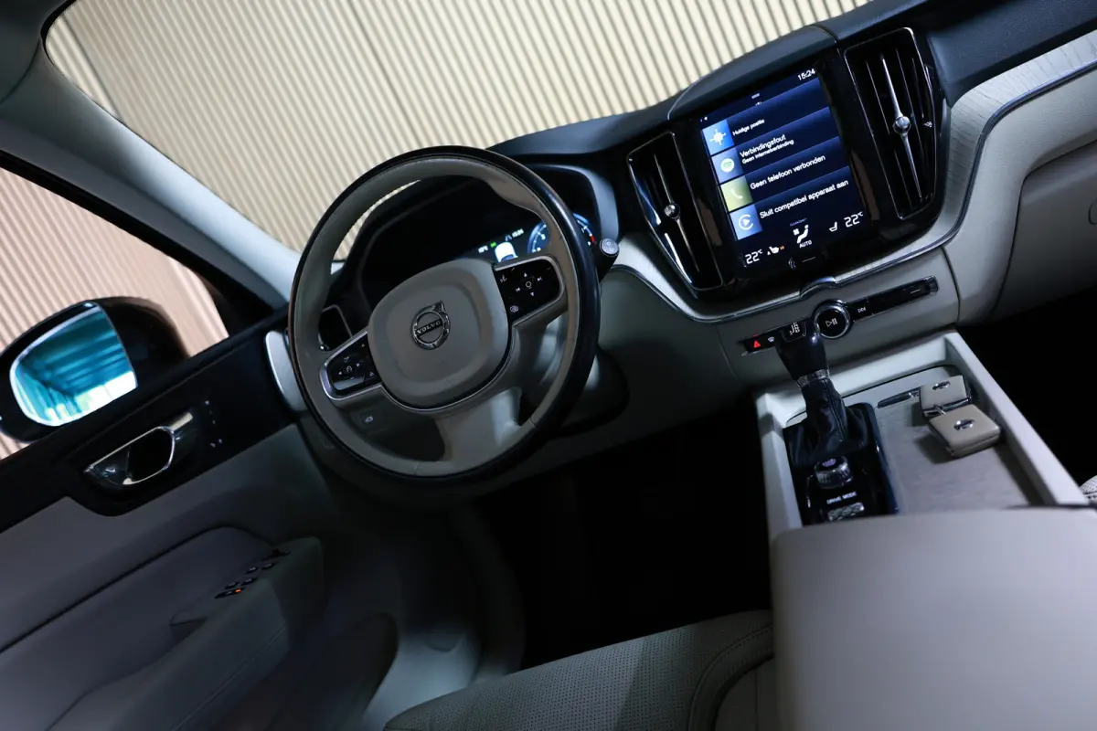2.0 T5 AWD Inscription AVM CAMERA LEDER NAVI PANO LUCHTVERING MEMORY "17