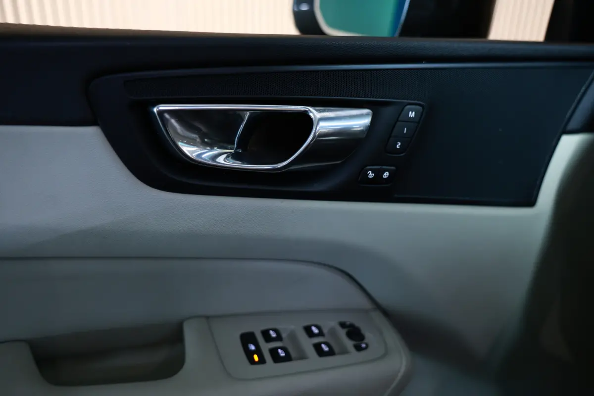 2.0 T5 AWD Inscription AVM CAMERA LEDER NAVI PANO LUCHTVERING MEMORY "17