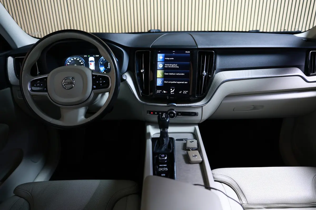 2.0 T5 AWD Inscription AVM CAMERA LEDER NAVI PANO LUCHTVERING MEMORY "17