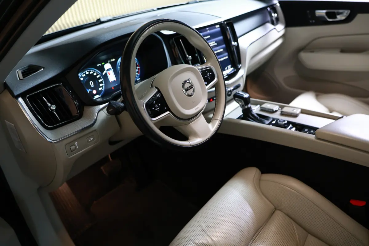 2.0 T5 AWD Inscription AVM CAMERA LEDER NAVI PANO LUCHTVERING MEMORY "17