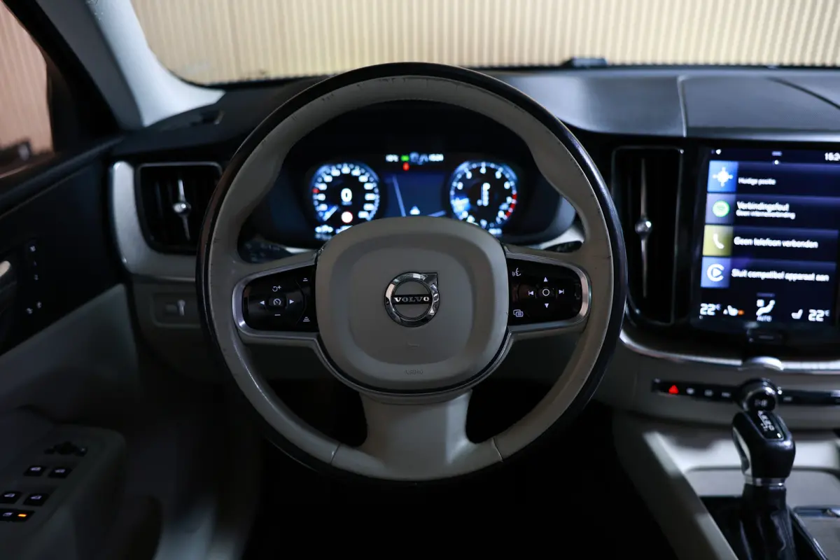 2.0 T5 AWD Inscription AVM CAMERA LEDER NAVI PANO LUCHTVERING MEMORY "17