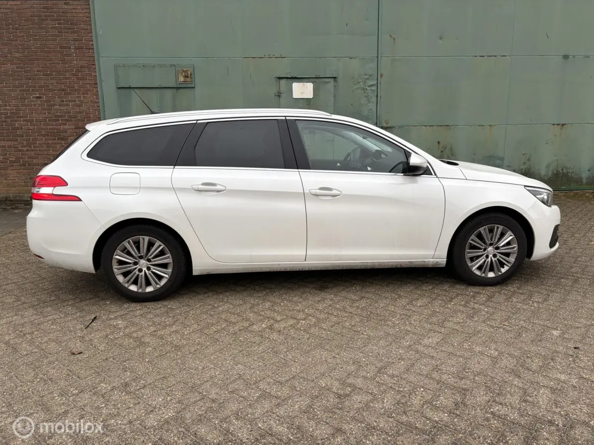 1.2 PureTech Blue Lease Premium