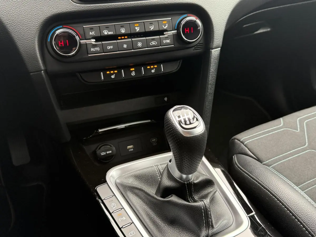 1.0 T-GDi Design Edition | Camera | LED | Stoel + Stuurverwarming | Apple Carplay / Android Auto | Halfleder