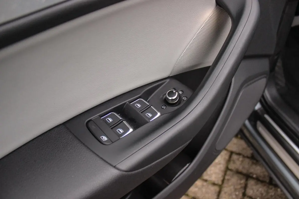 2.0 TFSI quattro Pro Line | S-tronic Automaat | Panoramadak | 211 pk | Stoelverwarming | Climate control | Navi | Xenon | Bluetooth | 18 inch | PDC | Quattro