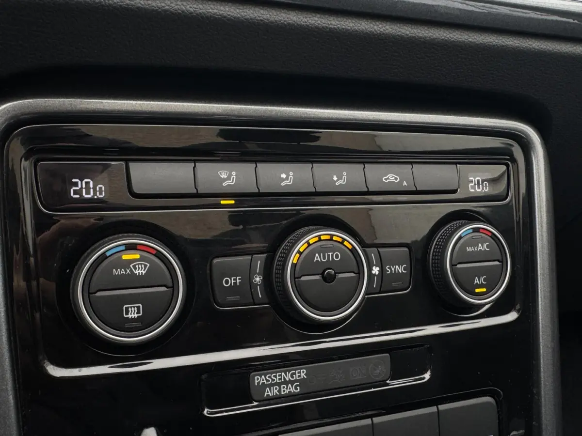 Coccinelle 1.2 TSI Exclusive Series CAMERA / AUTOMAAT / PDC / NAVI / CHROMEDELEN EXT.