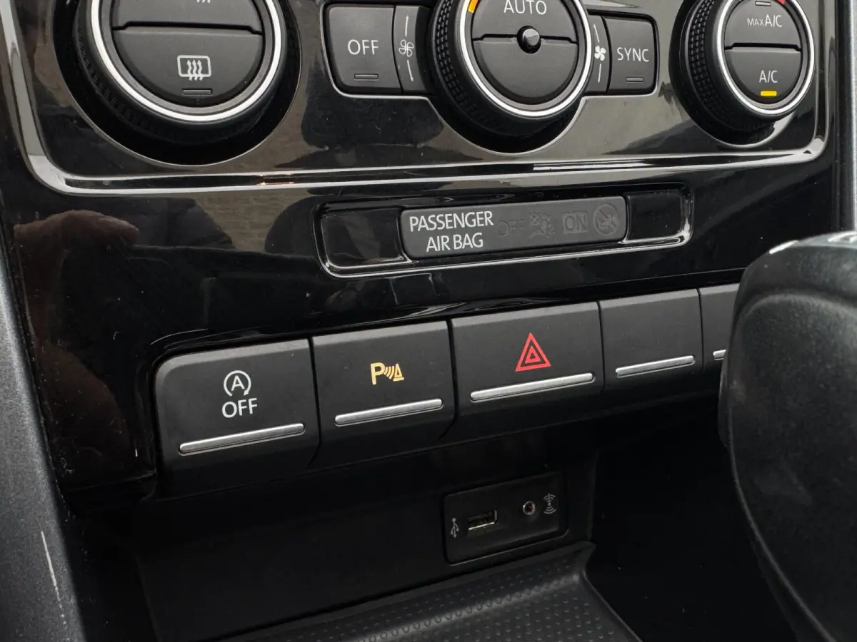 Coccinelle 1.2 TSI Exclusive Series CAMERA / AUTOMAAT / PDC / NAVI / CHROMEDELEN EXT.