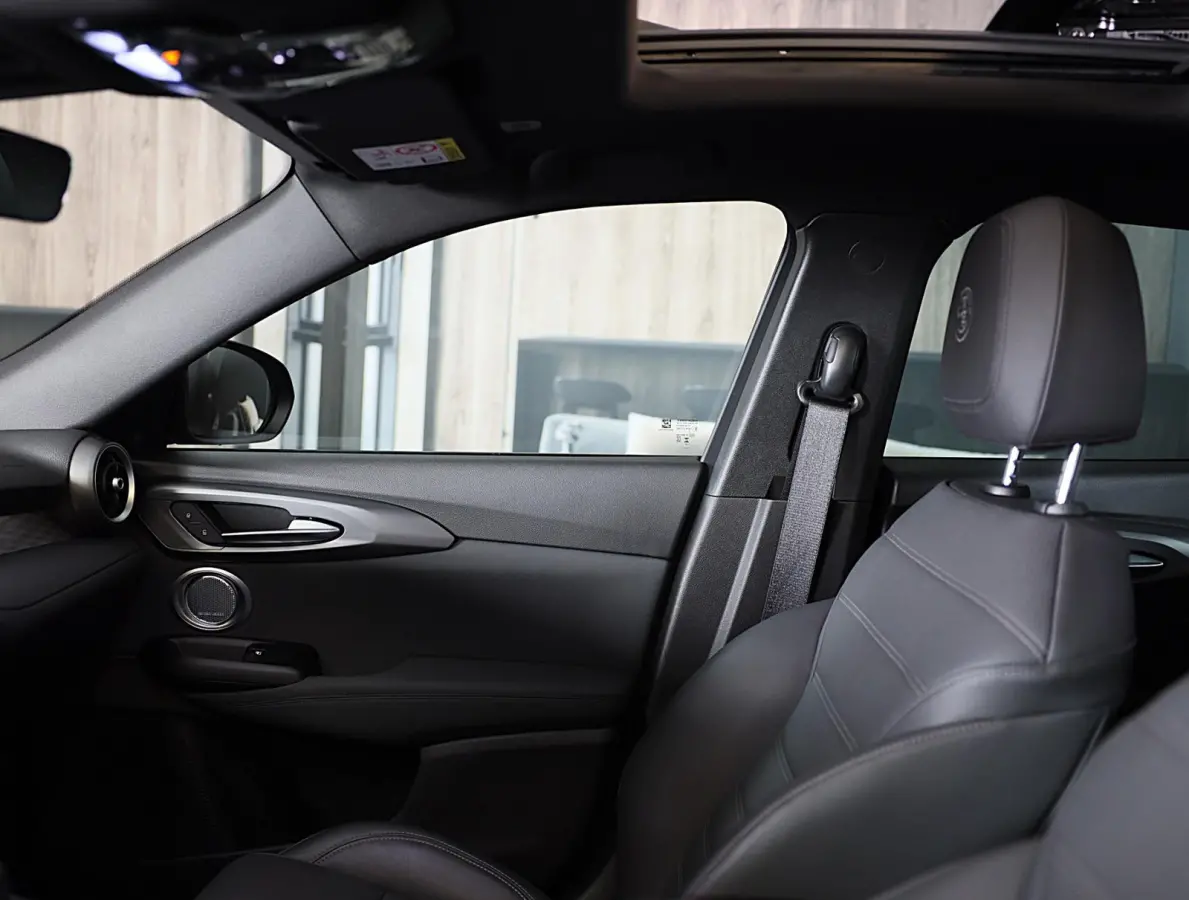 1.5T Hybrid Veloce / Acc / Lane Assist / Leder / 360 Camera / HK / Open Pano / Led / Pdc / 20 Inch