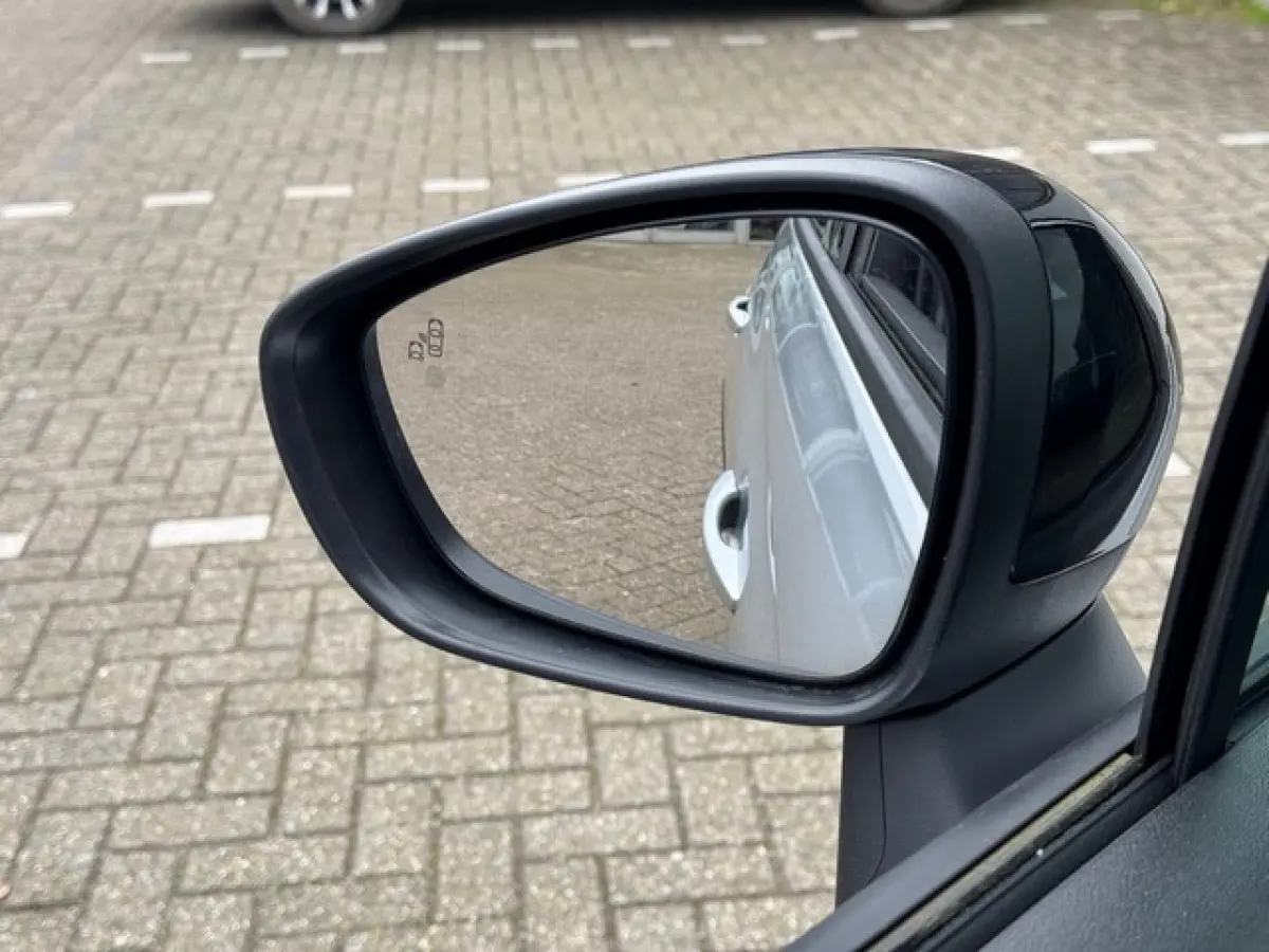 1.2 Turbo Ultimate met Navi/Camera, AGR met Alcantara, 17inch