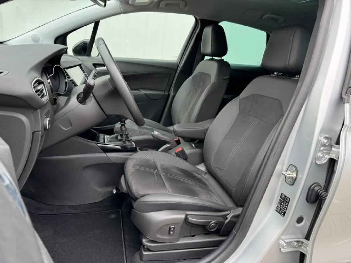 1.2 Turbo Ultimate met Navi/Camera, AGR met Alcantara, 17inch
