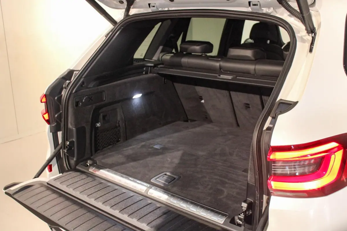 xDrive45e High Executive M-sport Pro SKYL | LASER