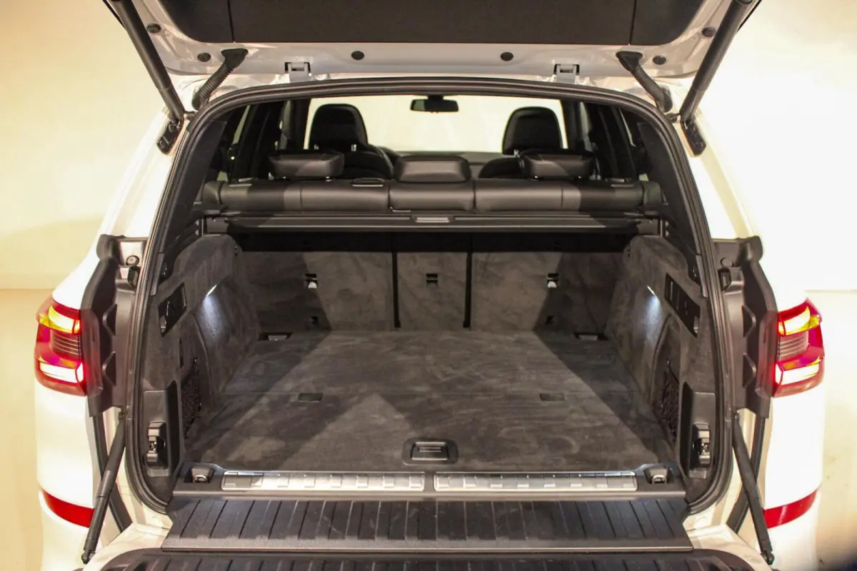 xDrive45e High Executive M-sport Pro SKYL | LASER