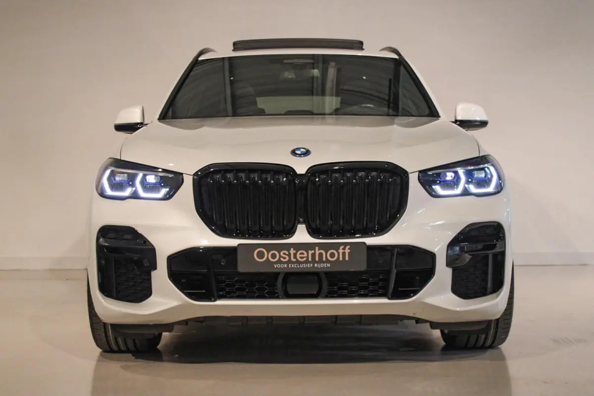 xDrive45e High Executive M-sport Pro SKYL | LASER