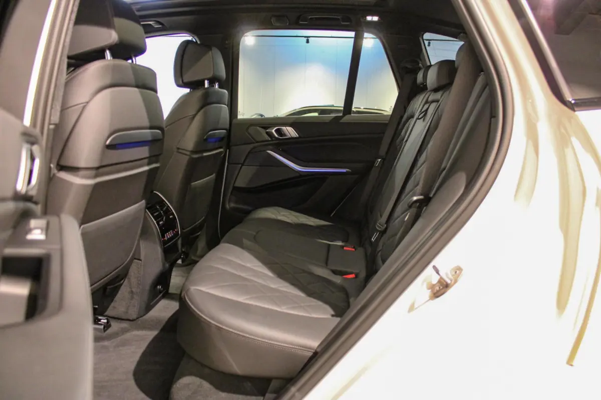 xDrive45e High Executive M-sport Pro SKYL | LASER