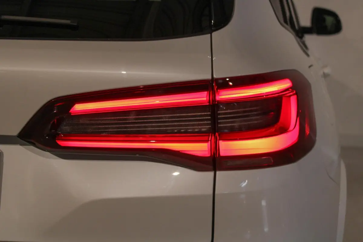 xDrive45e High Executive M-sport Pro SKYL | LASER
