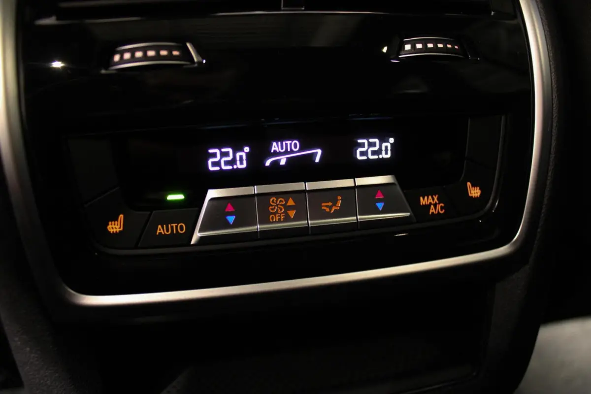 xDrive45e High Executive M-sport Pro SKYL | LASER
