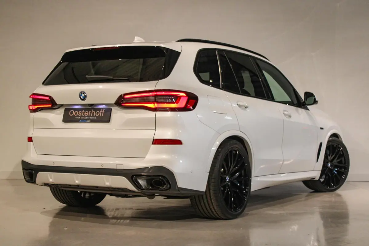 xDrive45e High Executive M-sport Pro SKYL | LASER