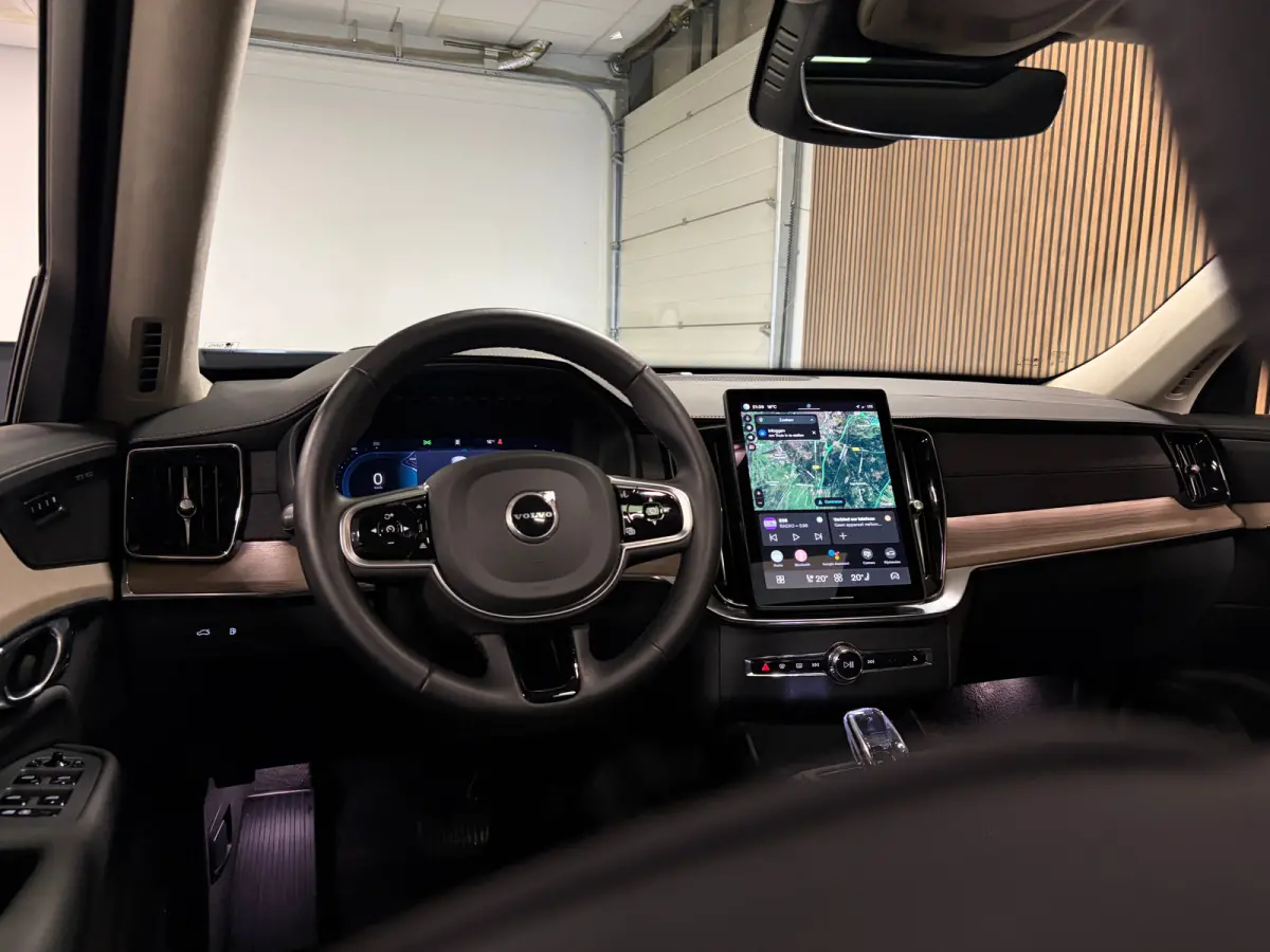 T8 AWD Recharge Ultra Dark | Luchtvering | 360° Camera | Head-Up Display | Harman Kardon | 455pk | Adaptieve Cruise Control | Stoelverwarming voor+achter | Stuurwielverwarming | Schuifdak |