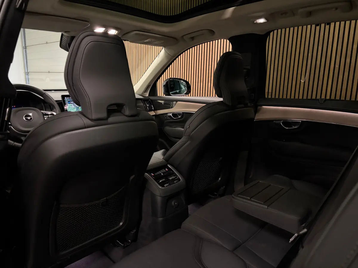 T8 AWD Recharge Ultra Dark | Luchtvering | 360° Camera | Head-Up Display | Harman Kardon | 455pk | Adaptieve Cruise Control | Stoelverwarming voor+achter | Stuurwielverwarming | Schuifdak |