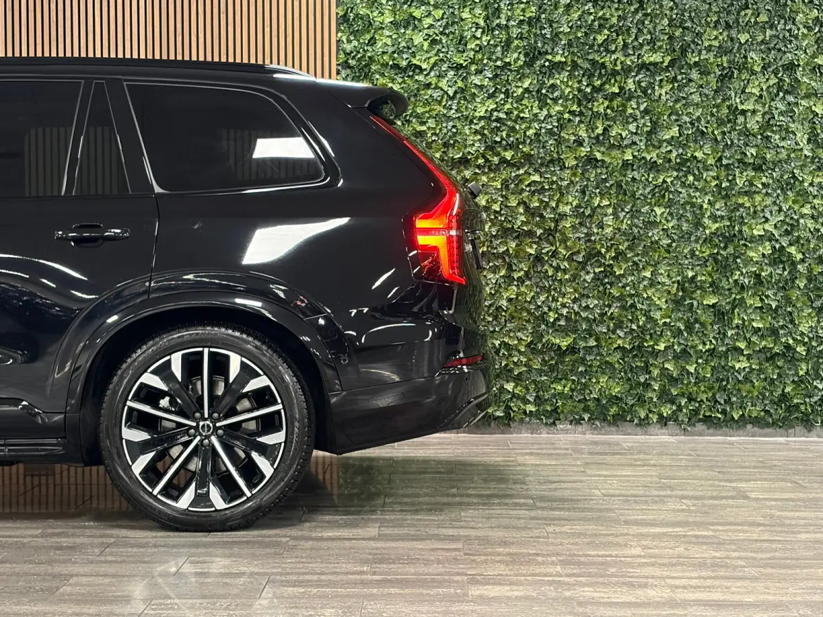T8 AWD Recharge Ultra Dark | Luchtvering | 360° Camera | Head-Up Display | Harman Kardon | 455pk | Adaptieve Cruise Control | Stoelverwarming voor+achter | Stuurwielverwarming | Schuifdak |