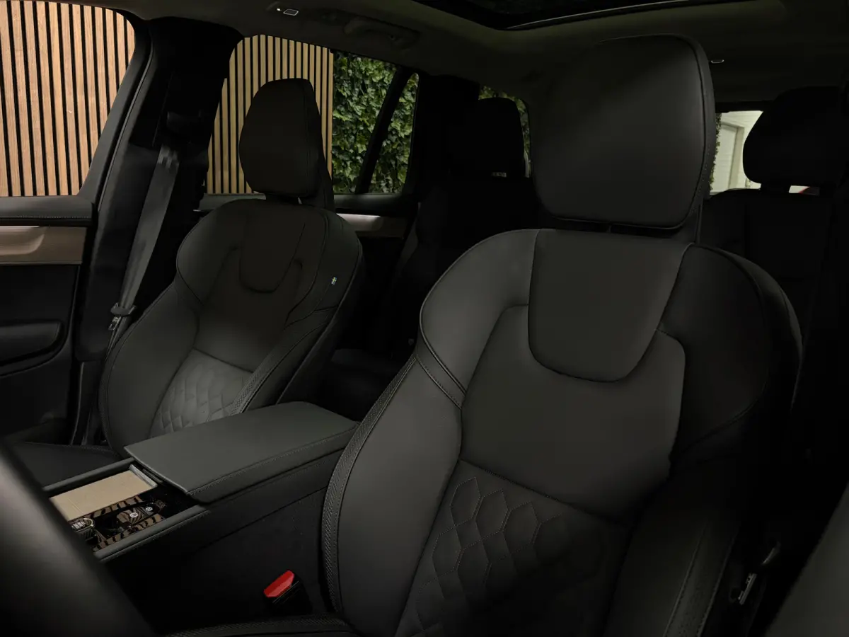 T8 AWD Recharge Ultra Dark | Luchtvering | 360° Camera | Head-Up Display | Harman Kardon | 455pk | Adaptieve Cruise Control | Stoelverwarming voor+achter | Stuurwielverwarming | Schuifdak |