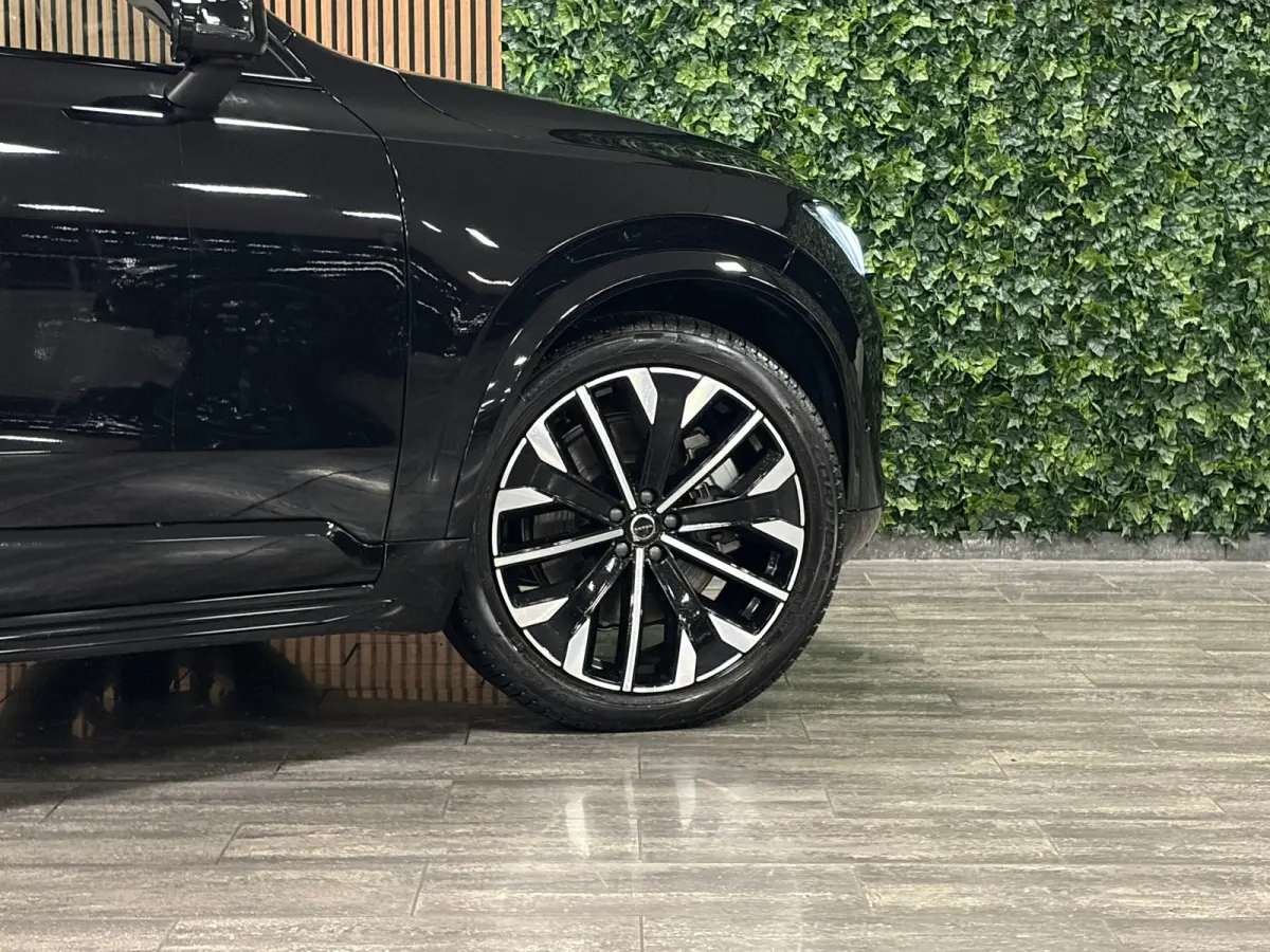 T8 AWD Recharge Ultra Dark | Luchtvering | 360° Camera | Head-Up Display | Harman Kardon | 455pk | Adaptieve Cruise Control | Stoelverwarming voor+achter | Stuurwielverwarming | Schuifdak |