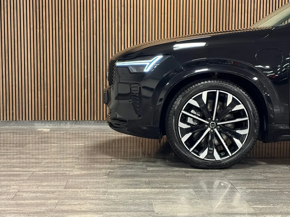 T8 AWD Recharge Ultra Dark | Luchtvering | 360° Camera | Head-Up Display | Harman Kardon | 455pk | Adaptieve Cruise Control | Stoelverwarming voor+achter | Stuurwielverwarming | Schuifdak |