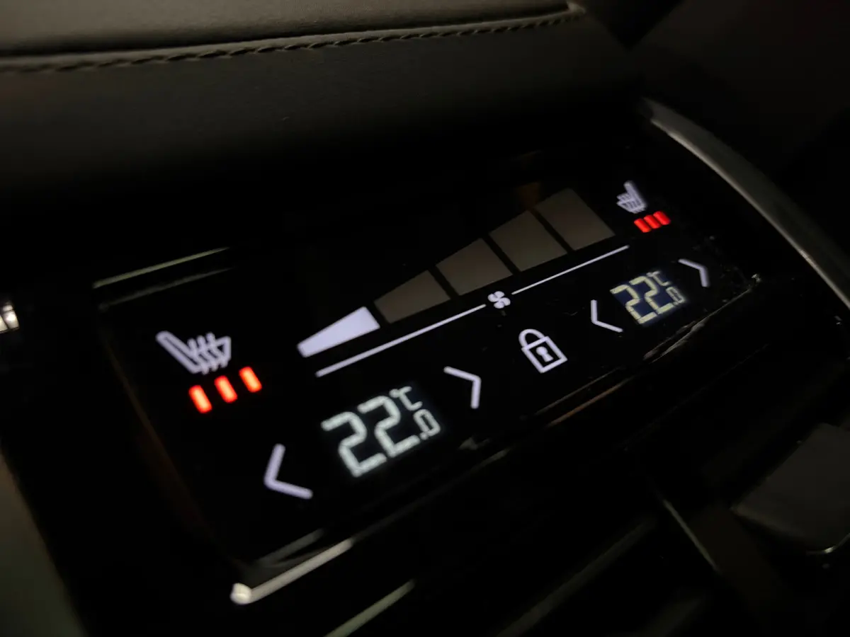 T8 AWD Recharge Ultra Dark | Luchtvering | 360° Camera | Head-Up Display | Harman Kardon | 455pk | Adaptieve Cruise Control | Stoelverwarming voor+achter | Stuurwielverwarming | Schuifdak |