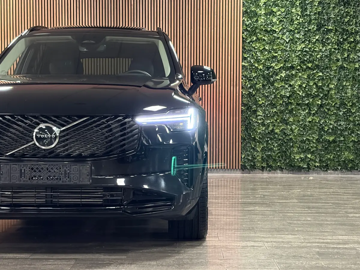 T8 AWD Recharge Ultra Dark | Luchtvering | 360° Camera | Head-Up Display | Harman Kardon | 455pk | Adaptieve Cruise Control | Stoelverwarming voor+achter | Stuurwielverwarming | Schuifdak |