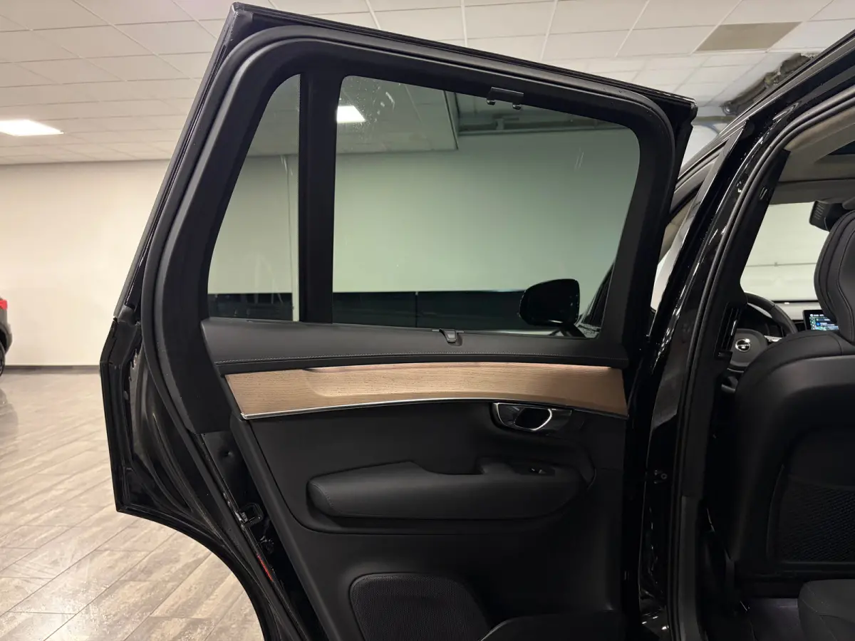 T8 AWD Recharge Ultra Dark | Luchtvering | 360° Camera | Head-Up Display | Harman Kardon | 455pk | Adaptieve Cruise Control | Stoelverwarming voor+achter | Stuurwielverwarming | Schuifdak |