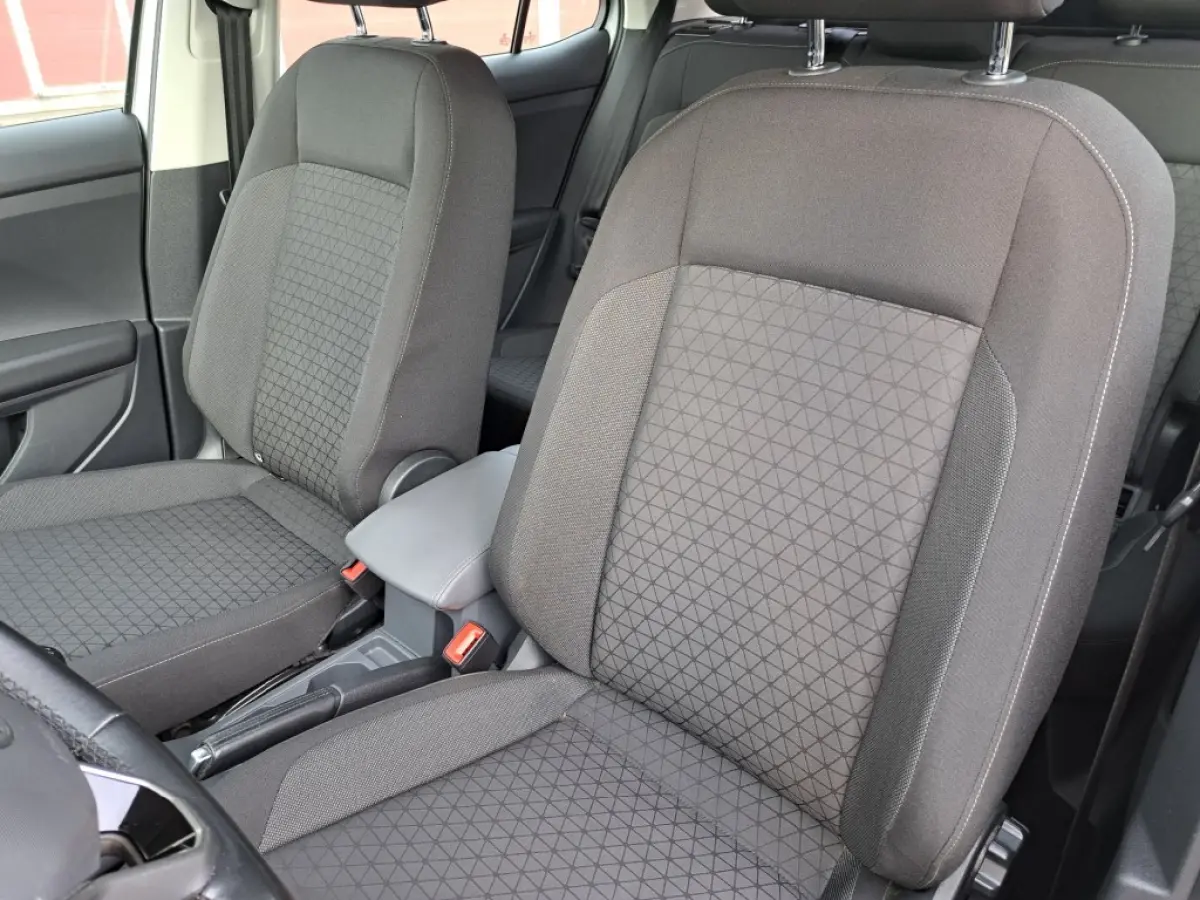 1.0 TSI Life Business 95 Pk Ecc, Apple carplay, Navigatie