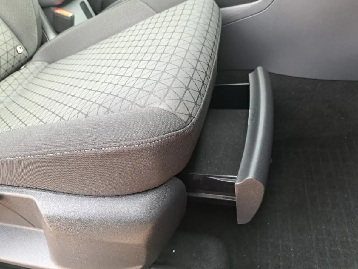 1.0 TSI Life Business 95 Pk Ecc, Apple carplay, Navigatie