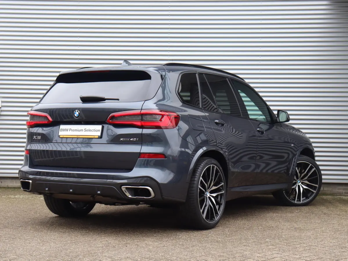 xDrive40i | High Executive | M Sportpakket | Panodak Skylounge | Trekhaak | Hi-Fi | Driving Assistant | Head-Up | Adaptief M Onderstel | 22'' LMV |