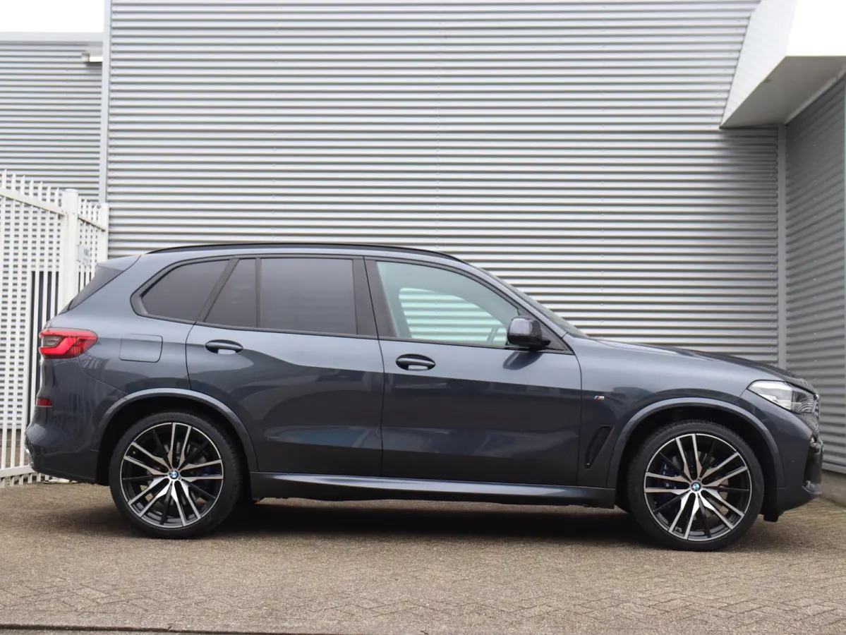 xDrive40i | High Executive | M Sportpakket | Panodak Skylounge | Trekhaak | Hi-Fi | Driving Assistant | Head-Up | Adaptief M Onderstel | 22'' LMV |