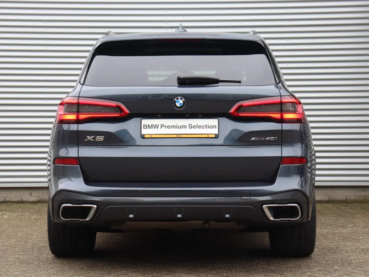 xDrive40i | High Executive | M Sportpakket | Panodak Skylounge | Trekhaak | Hi-Fi | Driving Assistant | Head-Up | Adaptief M Onderstel | 22'' LMV |
