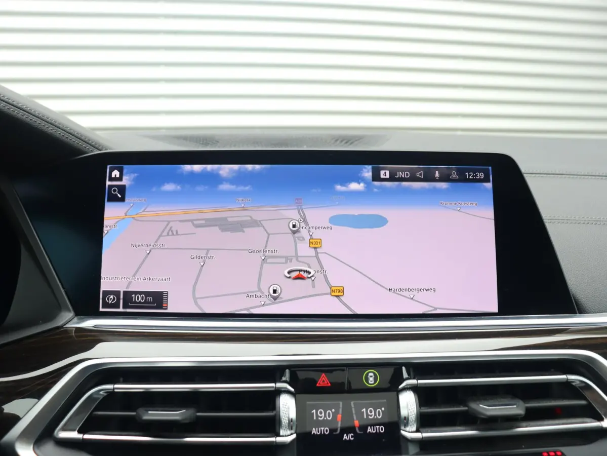 xDrive40i | High Executive | M Sportpakket | Panodak Skylounge | Trekhaak | Hi-Fi | Driving Assistant | Head-Up | Adaptief M Onderstel | 22'' LMV |