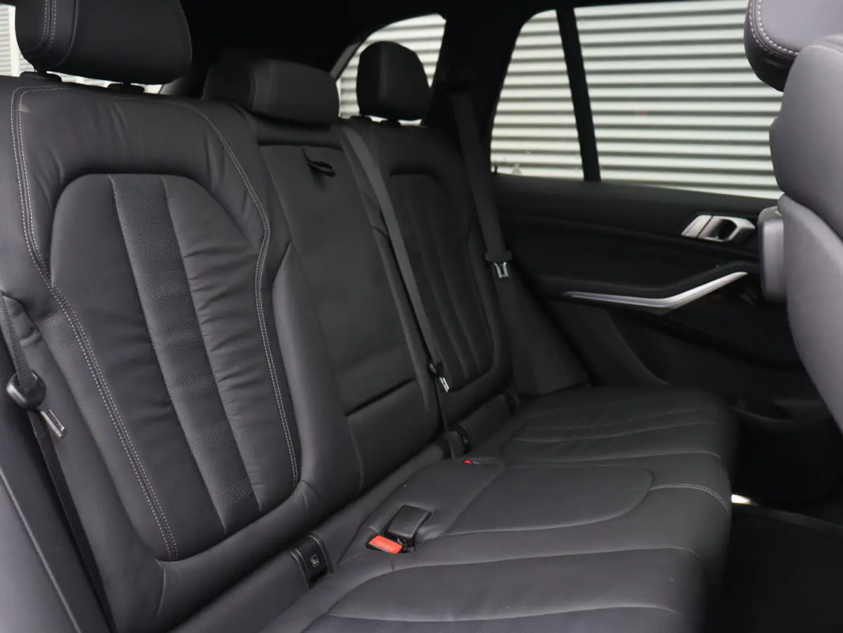 xDrive40i | High Executive | M Sportpakket | Panodak Skylounge | Trekhaak | Hi-Fi | Driving Assistant | Head-Up | Adaptief M Onderstel | 22'' LMV |