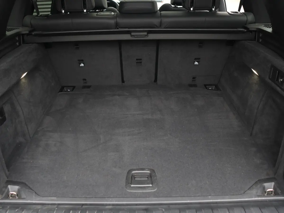 xDrive40i | High Executive | M Sportpakket | Panodak Skylounge | Trekhaak | Hi-Fi | Driving Assistant | Head-Up | Adaptief M Onderstel | 22'' LMV |