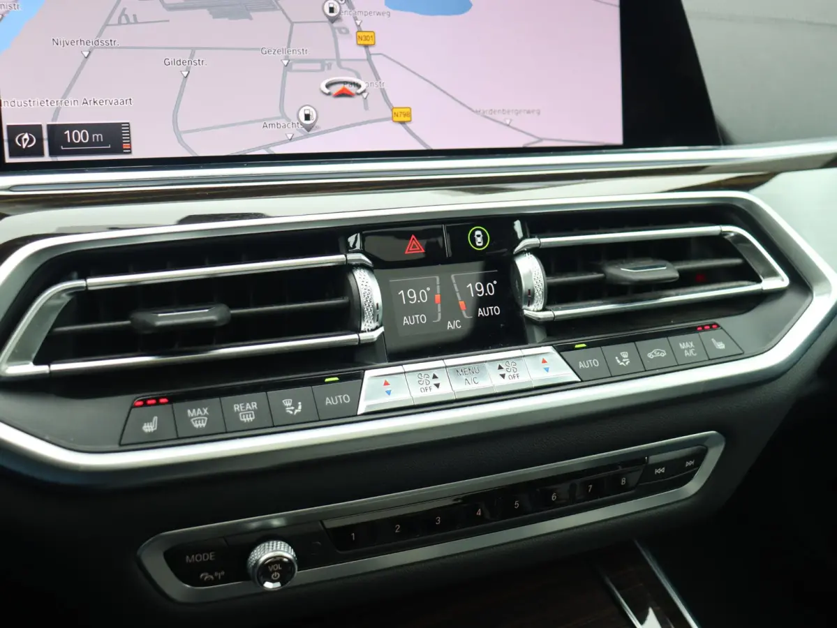 xDrive40i | High Executive | M Sportpakket | Panodak Skylounge | Trekhaak | Hi-Fi | Driving Assistant | Head-Up | Adaptief M Onderstel | 22'' LMV |
