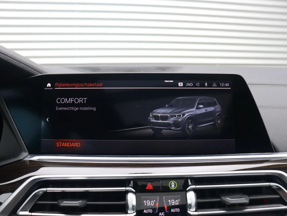 xDrive40i | High Executive | M Sportpakket | Panodak Skylounge | Trekhaak | Hi-Fi | Driving Assistant | Head-Up | Adaptief M Onderstel | 22'' LMV |