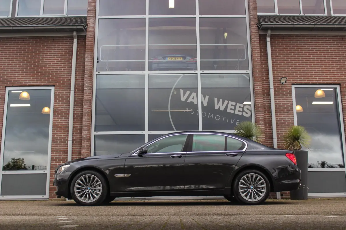 750i ActiveHybrid | NL auto | 2e eigenaar | Soft close | 360 camera | Keyless entry | Head-up | Comfortstoelen | Dakraam | Sportstuur | HiFi audio | Adaptive Xenon
