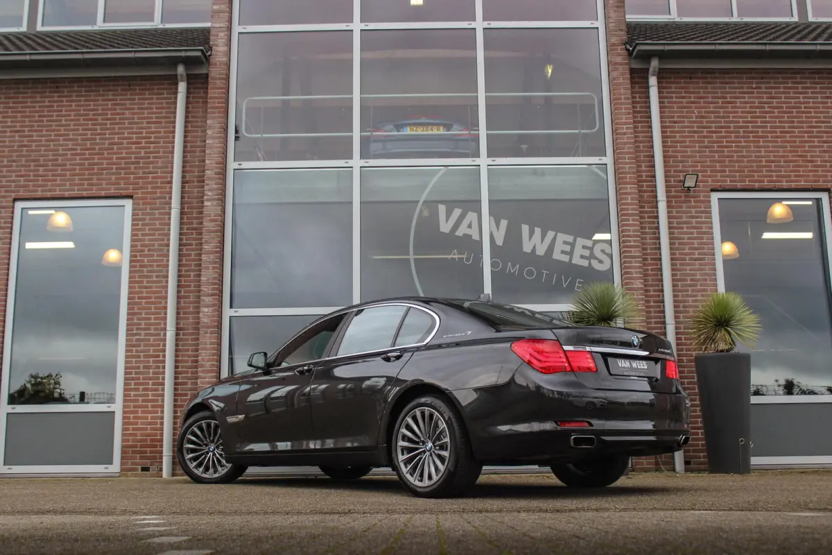 750i ActiveHybrid | NL auto | 2e eigenaar | Soft close | 360 camera | Keyless entry | Head-up | Comfortstoelen | Dakraam | Sportstuur | HiFi audio | Adaptive Xenon