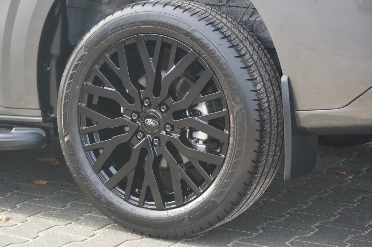 320L 2.5 PHEV Hybride 233PK JWR EDITION PRIJS INCL. BPM !! 13" Navi, Adap. Cruise, Camera, 19" LM, Trekhaak!! NR. HYB015