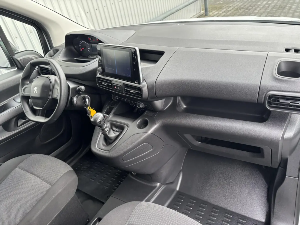 1.5 BlueHDI Premium*A/C*CRUISE*NIEUW MODEL*NAVI*