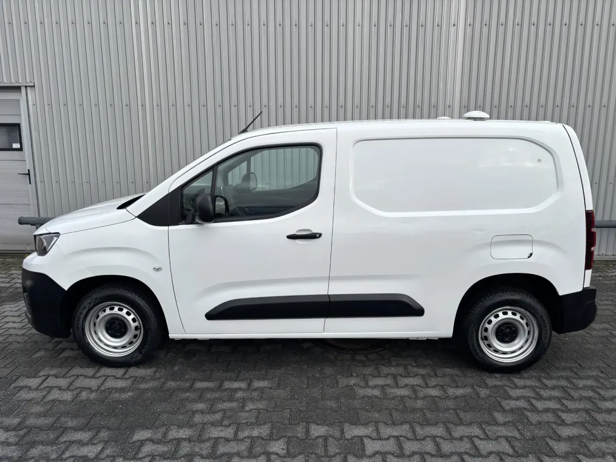 1.5 BlueHDI Premium*A/C*CRUISE*NIEUW MODEL*NAVI*