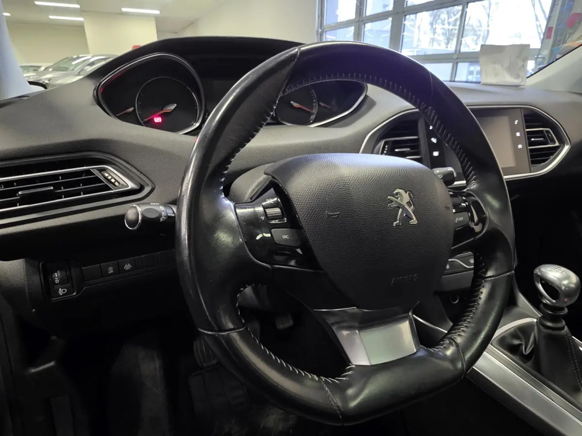 1.2 PureTech Blue Lease Premium – Panoramadak – Cruise – NAP – Ruime gezinsauto