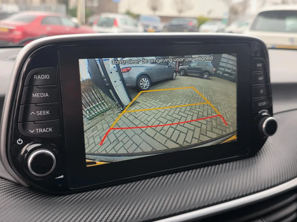 1.6 T-GDI Comfort | Met o.a. achteruitrijcamera, navigatie, airco, start/stop, DAB radio en dimlichten automatisch